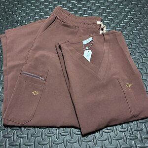 Luuna Scrub Set BNWT